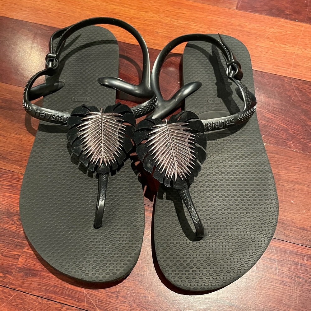 Haviana Black Petal Sandals